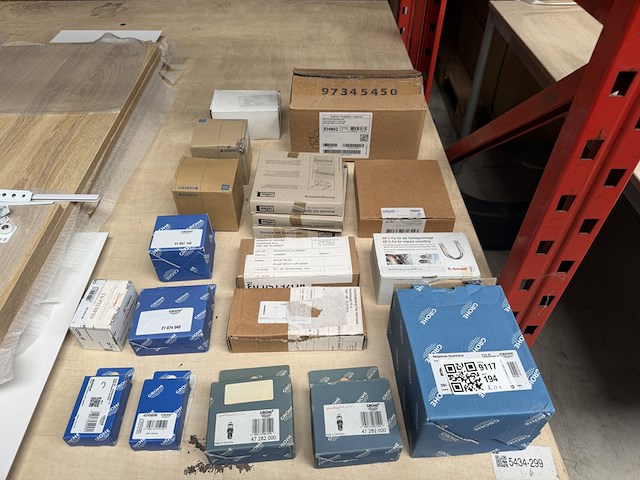 Ca. 20x sanitair en installatiemateriaal, w.o. grohe, geberit - afbeelding 1 van  5