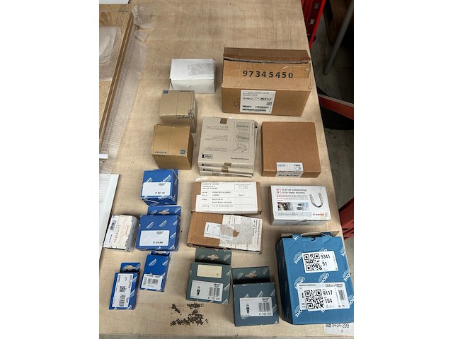 Ca. 20x sanitair toebehoren, w.o. grohe, geberit - afbeelding 1 van  6