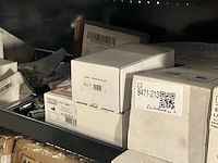 Ca. 20x sanitair/badkamer accessoires en toebehoren, w.o. emco, sphinx, hansgrohe - afbeelding 1 van  8