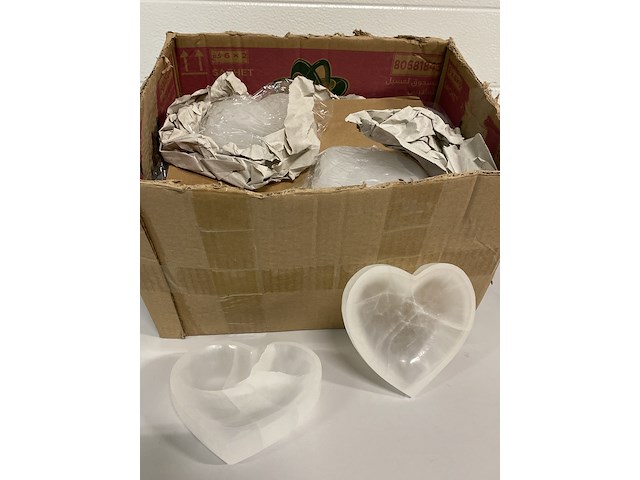 Ca. 20x seleniet schalen hartvorm, wit - afbeelding 1 van  4