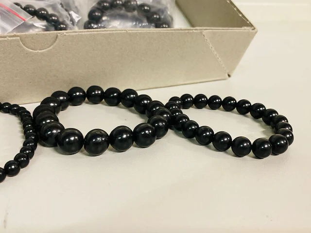 Ca. 20x shungiet kogelarmbanden - afbeelding 2 van  5