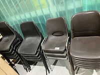Ca. 20x stapelbare stoelen, bruin/zwart