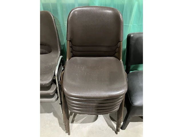 Ca. 20x stapelbare stoelen, bruin/zwart - afbeelding 2 van  5