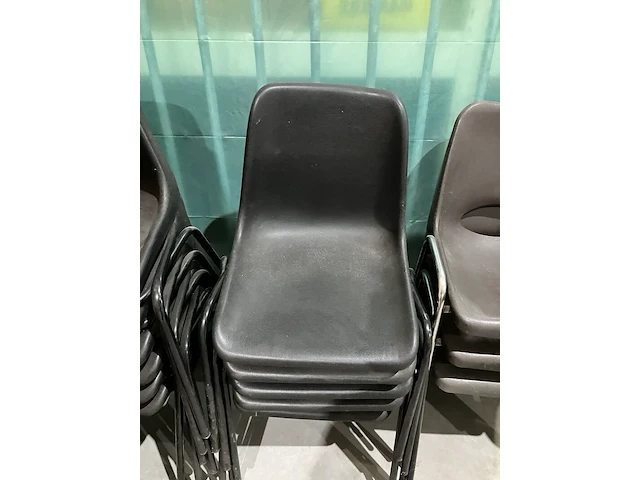 Ca. 20x stapelbare stoelen, bruin/zwart - afbeelding 4 van  5