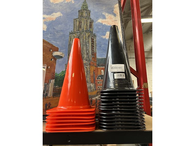 Ca. 20x verkeerskegel - afbeelding 1 van  3