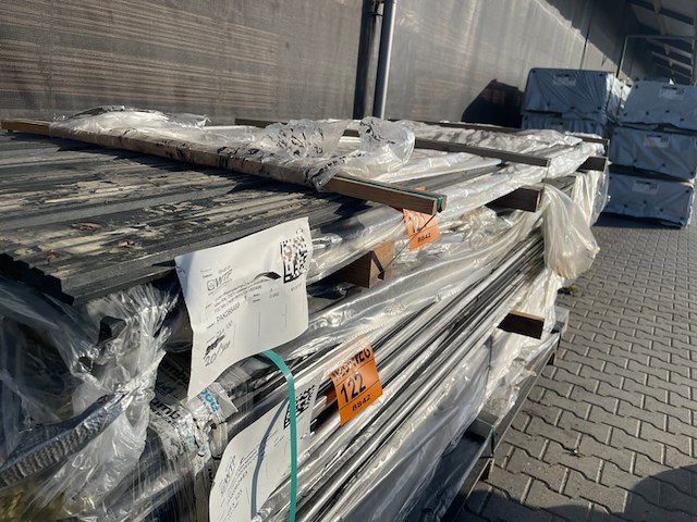 Ca. 20x vuren channelsiding zwart gecoat, 21x130mm, lengte 300cm - afbeelding 2 van  3