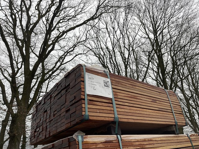 Ca. 210x angelim pedra planken geschaafd, 21x70mm, lengte 215cm - afbeelding 2 van  4