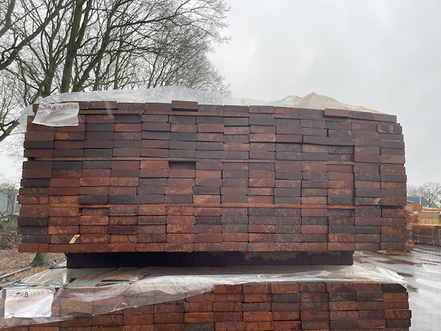 Ca. 210x angelim pedra planken geschaafd, 21x70mm, lengte 215cm - afbeelding 3 van  4