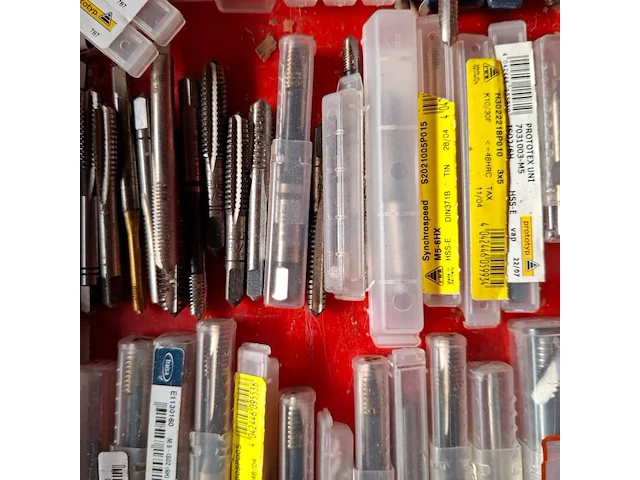 Ca. 210x diverse machinetaps - afbeelding 11 van  24