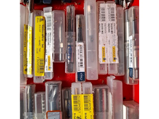 Ca. 210x diverse machinetaps - afbeelding 13 van  24