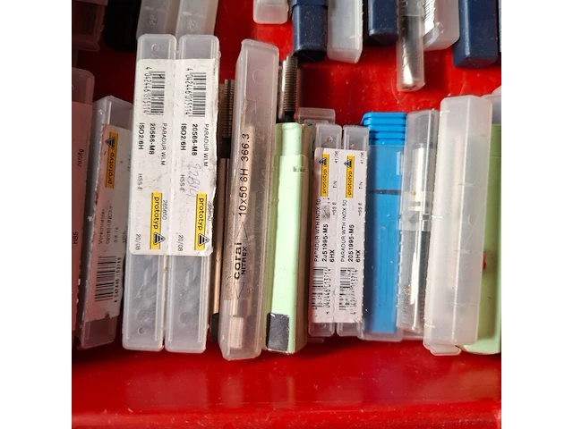 Ca. 210x diverse machinetaps - afbeelding 19 van  24