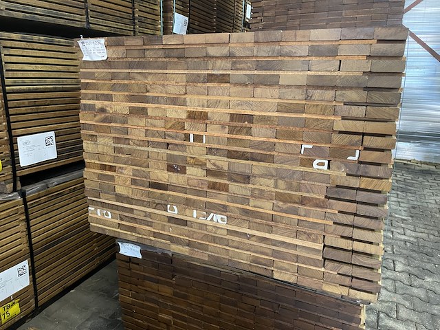Ca. 210x guyana ipé planken geschaafd, 25x70mm, lengte 155cm - afbeelding 2 van  4