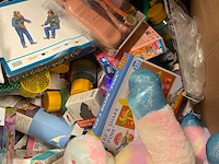 Ca. 212x speelgoed, knutselen en handelsgoederen, cricut, ses, funko etc. - afbeelding 3 van  4