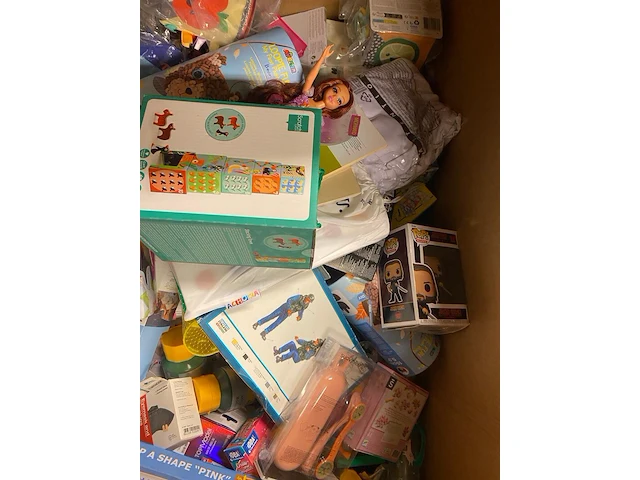 Ca. 212x speelgoed, knutselen en handelsgoederen, cricut, ses, funko etc. - afbeelding 4 van  4