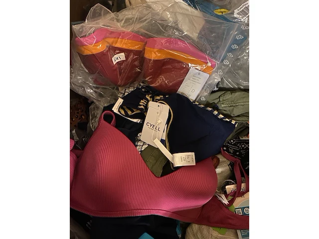Ca. 217x diverse kleding, barts, nike, beachlife, guess etc. - afbeelding 4 van  4