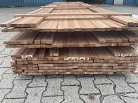 Ca. 217x guyana teak latten geschaafd, 21x40mm, lengte 102/365cm, 115/395cm - afbeelding 2 van  4