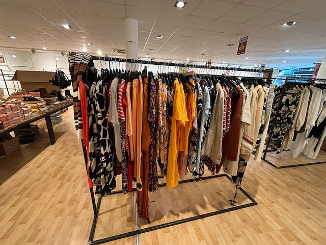 Ca. 218x broeken, jurken en tops, zizzi, kaffe, ichi, diverse: s-xxxl - afbeelding 1 van  3