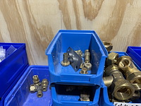 Ca. 21x assortimentsbak met diverse messing koppelingen - afbeelding 8 van  12