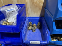 Ca. 21x assortimentsbak met diverse messing koppelingen - afbeelding 9 van  12