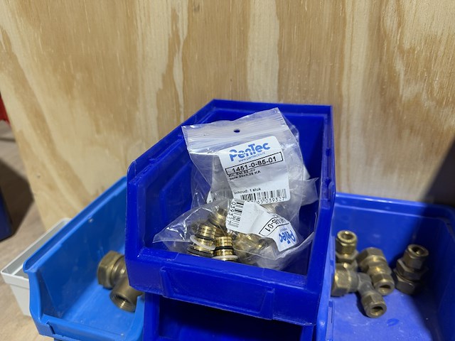 Ca. 21x assortimentsbak met diverse messing koppelingen - afbeelding 10 van  12