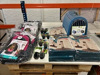 Ca. 21x dierenaccessoires w.o. kattenkrabpaal, w.o. linus