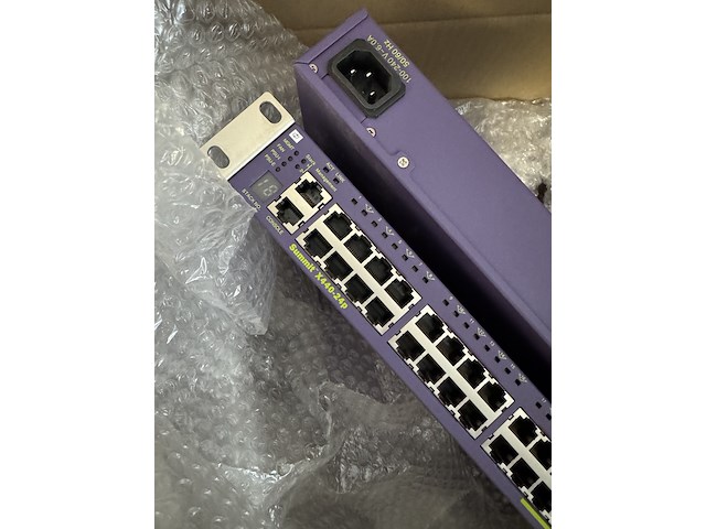 Ca. 21x gigabit poe edge switch (edge-licentie), extreme networks summit, x440-24p / x440-8p, paars, 2011-2012 - afbeelding 2 van  5