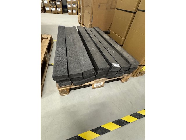 Ca. 21x kunststof balk, zwart - afbeelding 1 van  2