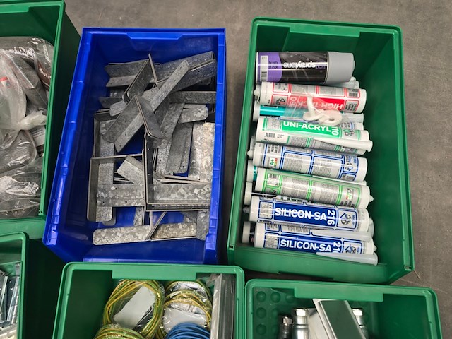 Ca. 21x magazijnbakken inclusief inhoud kruizinga, partij - afbeelding 2 van  12