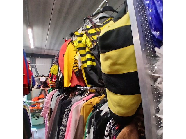 Ca. 21x partij verkleedkleding - afbeelding 1 van  5
