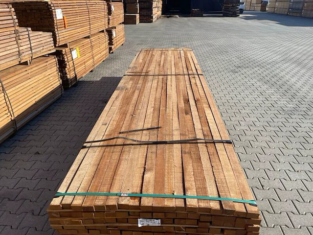 Ca. 222x guyana teak latten fijnbezaagd, 31x50mm, lengte 106/430cm, 116/460cm - afbeelding 1 van  3