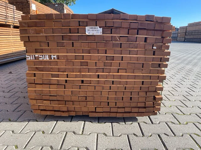 Ca. 222x guyana teak latten fijnbezaagd, 31x50mm, lengte 106/430cm, 116/460cm - afbeelding 2 van  3
