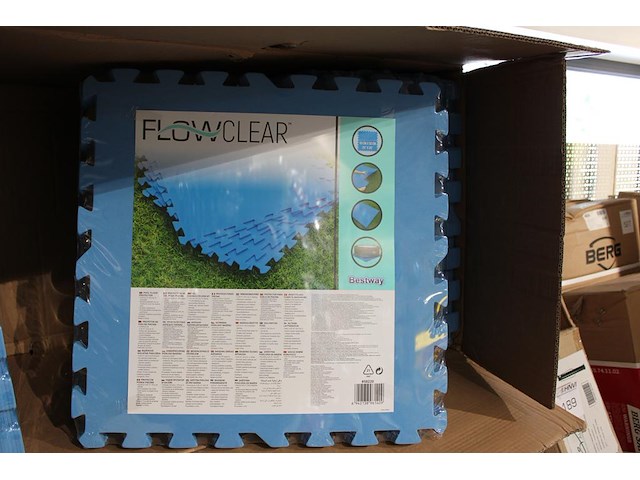 Ca. 22,5 m2 ondervloer bestway flow clear. 10 pakken a 2,25 m2 - afbeelding 2 van  2