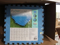 Ca. 22,5 m2 ondervloer bestway flow clear. 10 pakken a 2,25 m2 - afbeelding 2 van  2