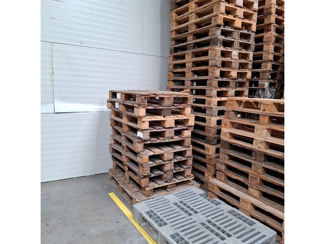 Ca. 227x diverse pallets - afbeelding 4 van  13