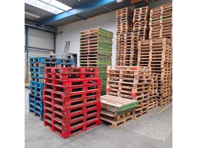 Ca. 227x diverse pallets - afbeelding 7 van  13