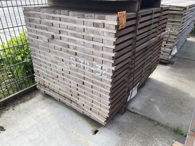 Ca. 228x guyana ipé planken fijnbezaagd, 27x80mm, lengte 125cm - afbeelding 2 van  3