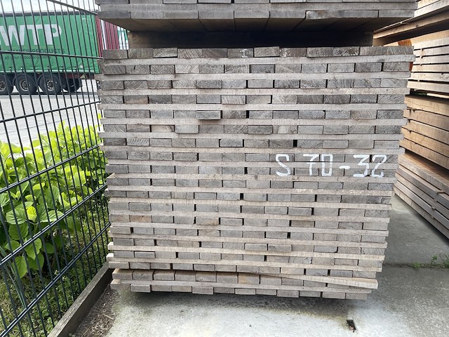 Ca. 228x guyana ipé planken fijnbezaagd, 27x80mm, lengte 125cm - afbeelding 3 van  3