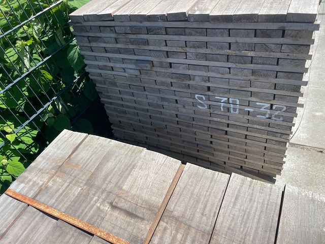 Ca. 228x guyana ipé planken fijnbezaagd, 27x80mm, lengte 125cm - afbeelding 3 van  3