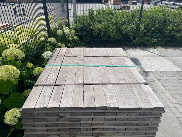 Ca. 228x guyana ipé planken fijnbezaagd, 27x80mm, lengte 125cm - afbeelding 1 van  3
