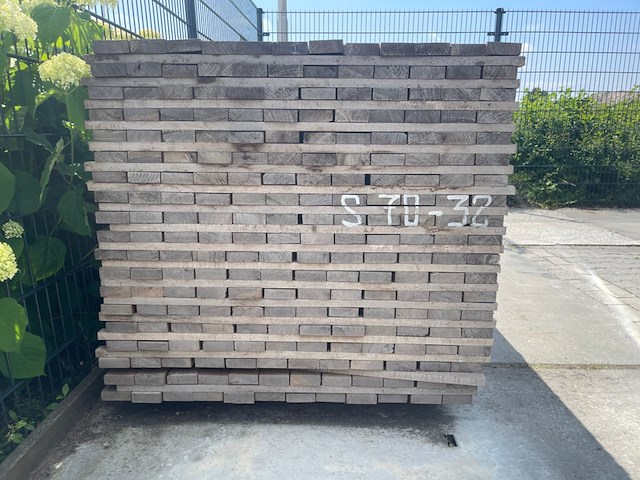 Ca. 228x guyana ipé planken fijnbezaagd, 27x80mm, lengte 125cm - afbeelding 2 van  3