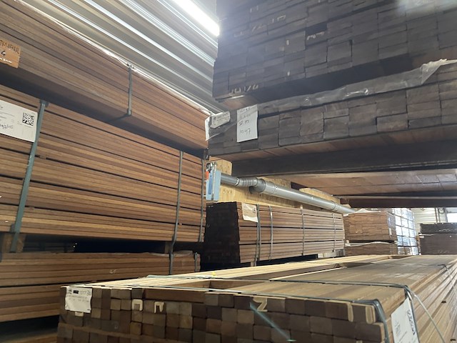 Ca. 228x guyana teak latten geschaafd, 27x40mm, lengte 275cm - afbeelding 1 van  3