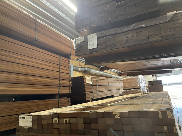 Ca. 228x guyana teak latten geschaafd, 27x40mm, lengte 275cm - afbeelding 1 van  3