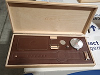 Ca. 229x horloges, nots / mondaine , elk horloge is uniek doordat elke wijzerplaat een uniek stukje van de plattegrond van amsterdam, londen, parijs en new york bevat - afbeelding 5 van  24