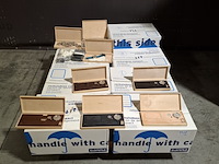 Ca. 229x horloges, nots / mondaine , elk horloge is uniek doordat elke wijzerplaat een uniek stukje van de plattegrond van amsterdam, londen, parijs en new york bevat - afbeelding 1 van  24