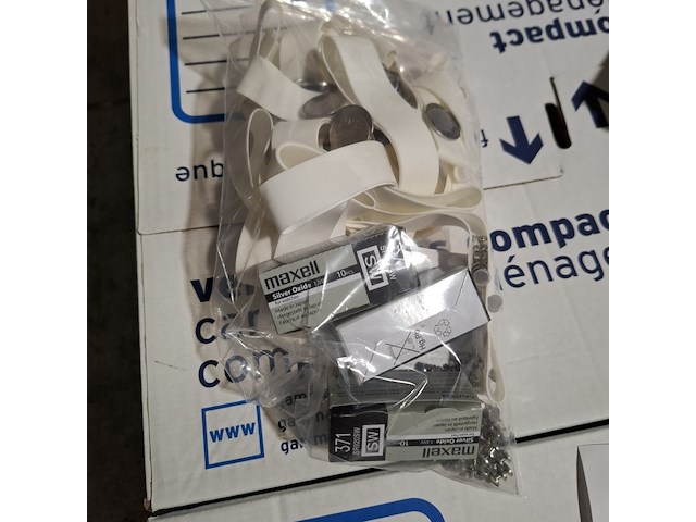 Ca. 229x horloges, nots / mondaine , elk horloge is uniek doordat elke wijzerplaat een uniek stukje van de plattegrond van amsterdam, londen, parijs en new york bevat - afbeelding 14 van  24