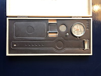 Ca. 229x horloges, nots / mondaine , elk horloge is uniek doordat elke wijzerplaat een uniek stukje van de plattegrond van amsterdam, londen, parijs en new york bevat - afbeelding 21 van  24