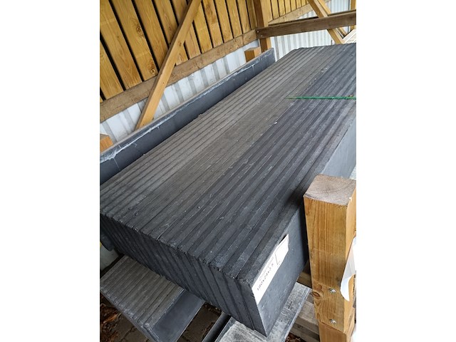 Ca. 22x betonplaat antraciet, berton - afbeelding 1 van  3
