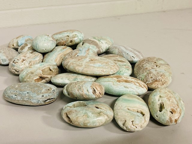 Ca. 22x blue caribbean calciet handstenen - afbeelding 3 van  4