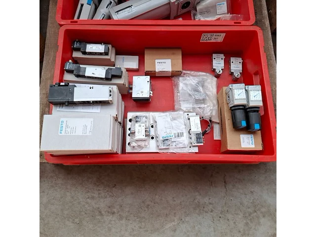 Ca. 22x diverse magneetventiel met 3x drukregelaar festo - afbeelding 1 van  13