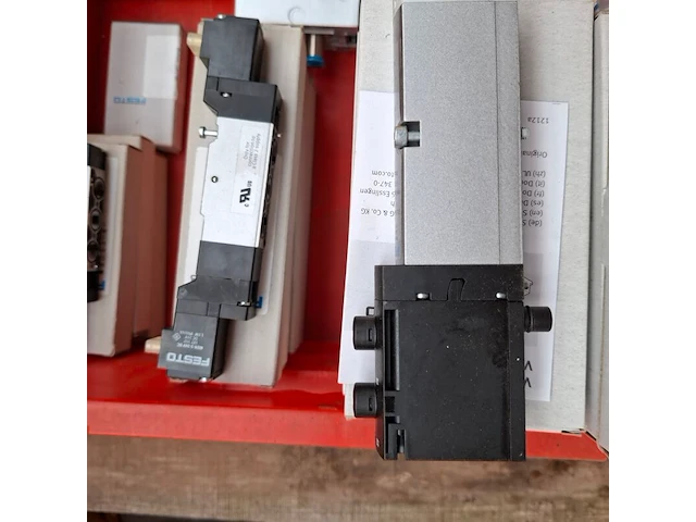 Ca. 22x diverse magneetventiel met 3x drukregelaar festo - afbeelding 9 van  13
